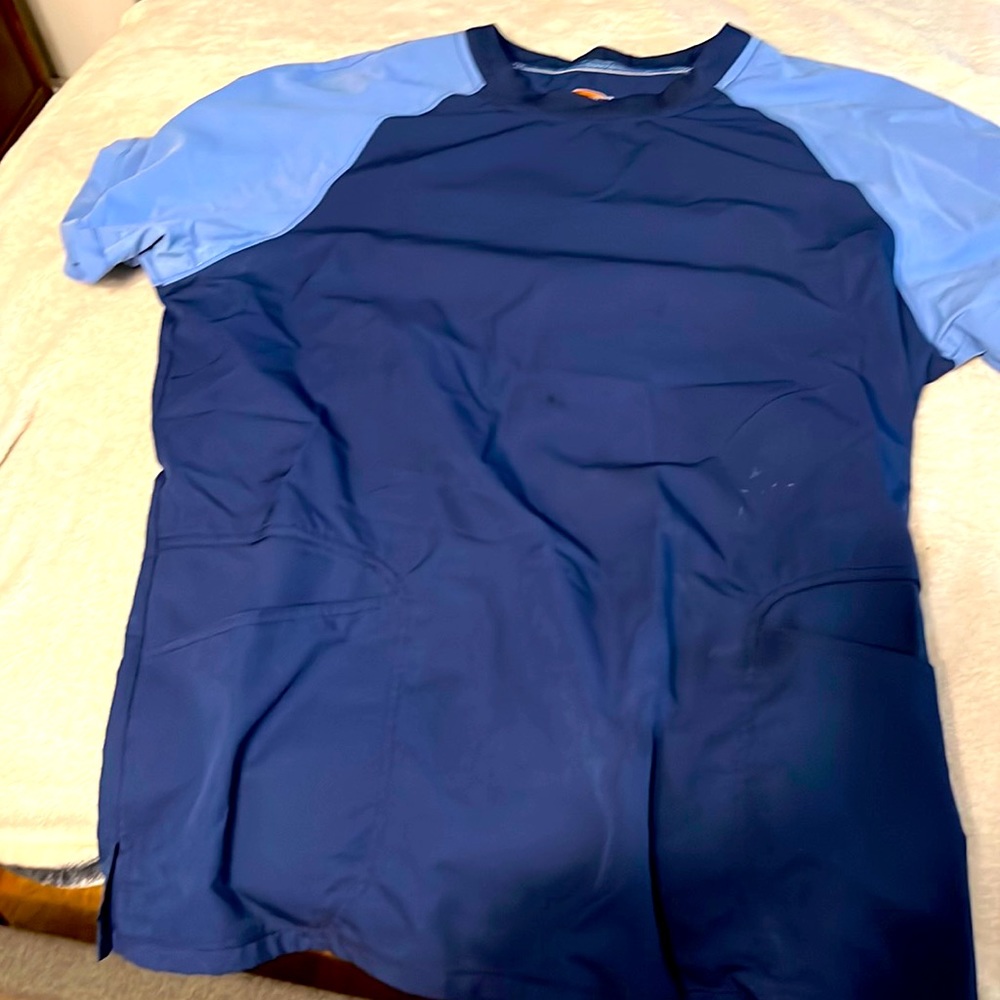 Men's Xl moisture wick Scrub top